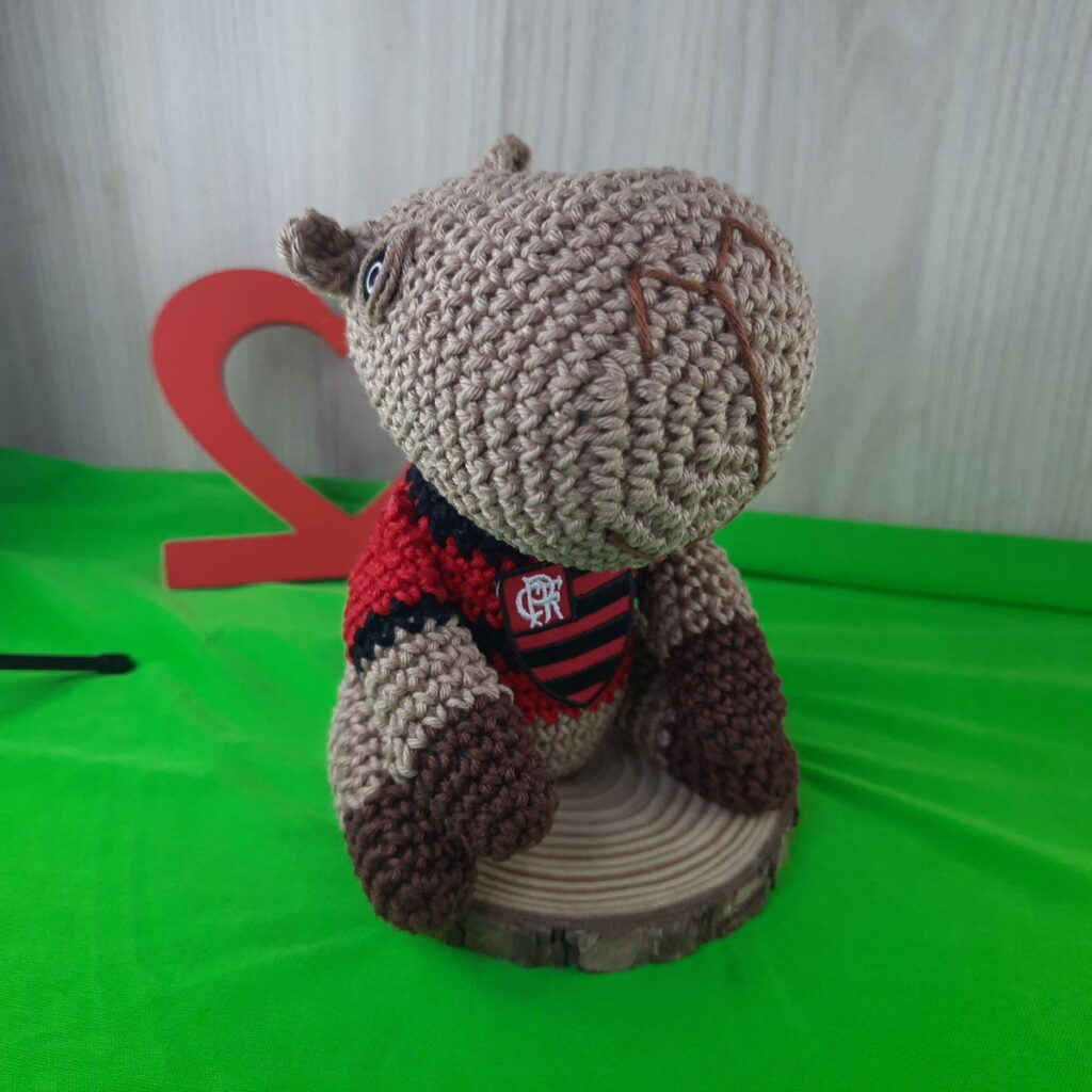 Capivara Torcedora do Flamengo em Amigurumi