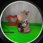 Capivara Torcedora do Fluminense em Amigurumi - Imagem 2