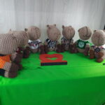 Capivara Torcedora em Amigurumi. - Imagem 4