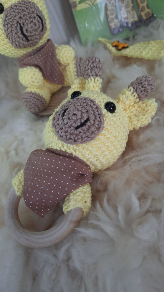 Chocalho de Girafa em Amigurumi