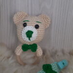 Kit Chocalho e Prendedor de Chupeta em Amigurumi - Imagem 2