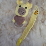 Kit Chocalho e Prendedor de Chupeta em Amigurumi - Imagem 5