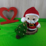 Papai Noel e Árvore de Natal em Amigurumi - Imagem 2