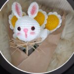 Buquê de Margaridas e Coelhinho. - Imagem 1