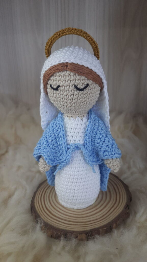 Nossa Senhora das Graças em Amigurumi.