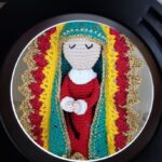 Nossa Senhora de Guadalupe em Amigurumi.