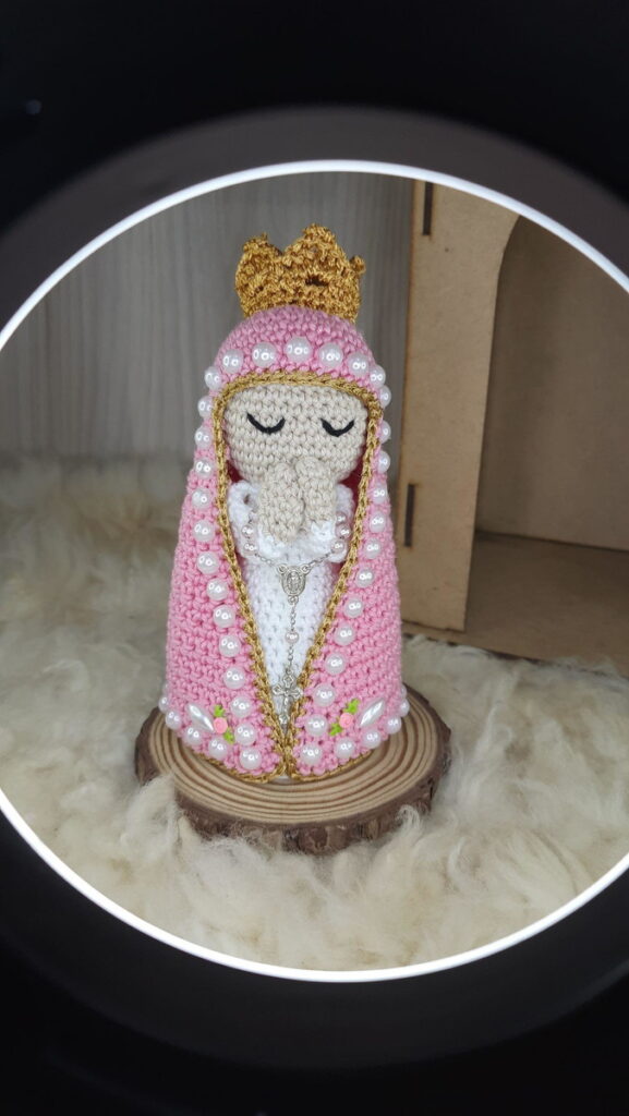 Santinha em Amigurumi