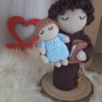Santo Antônio em Amigurumi. - Imagem 5