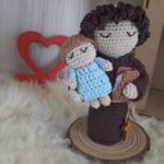 Santo Antônio em Amigurumi. - Imagem 3