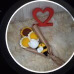 Buquê de Flores e Abelhinha - Imagem 1