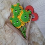 Buquê Girassol do Sherek em Amigurumi - Imagem 4