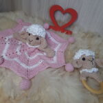 Kit Ovelhinha em Amigurumi - Imagem 5
