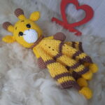 Naninha de Girafa em Amigurumi. - Imagem 3