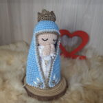 Santinha Manto Azul em Amigurumi - Imagem 1