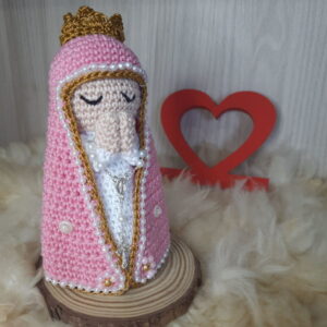 Santinha Manto Rosa em Amigurumi