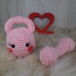 Baby Kettlebell e Haltere Rosa em Amigurumi - Imagem 2