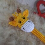 Capa de Estetoscópio Girafa em Amigurumi - Imagem 3
