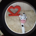 Capa de Estetoscópio Vaquinha em Amigurumi. - Imagem 2