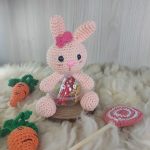 Coelhinho Porta Doces em Amigurumi - Imagem 4