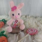 Coelhinho Porta Doces em Amigurumi - Imagem 3