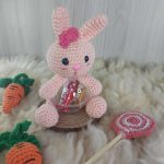 Coelhinho Porta Doces em Amigurumi - Imagem 2