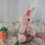 Coelhinho Porta Doces em Amigurumi - Imagem 5