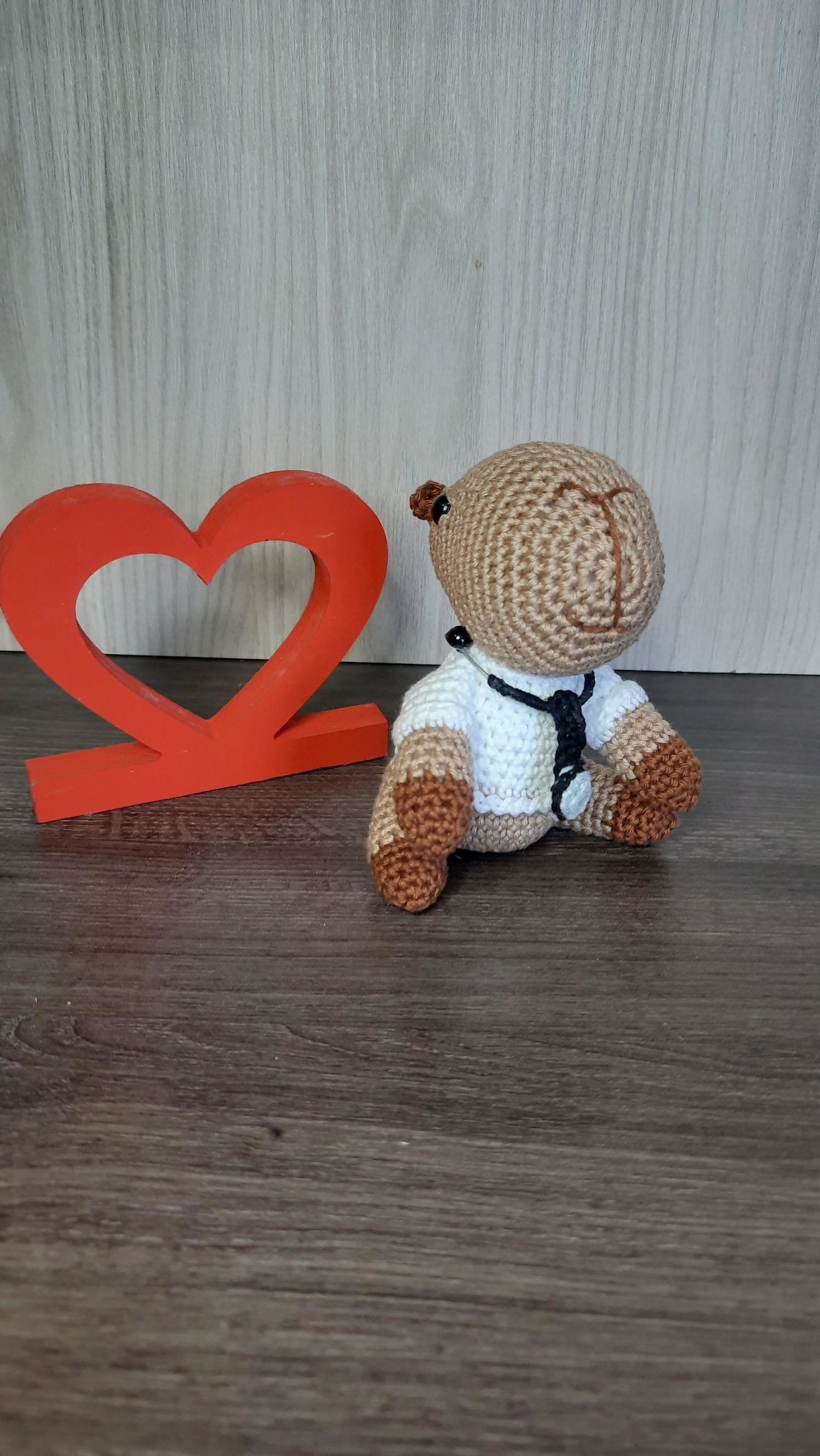 Doutor Capivara em Amigurumi. - Imagem 2