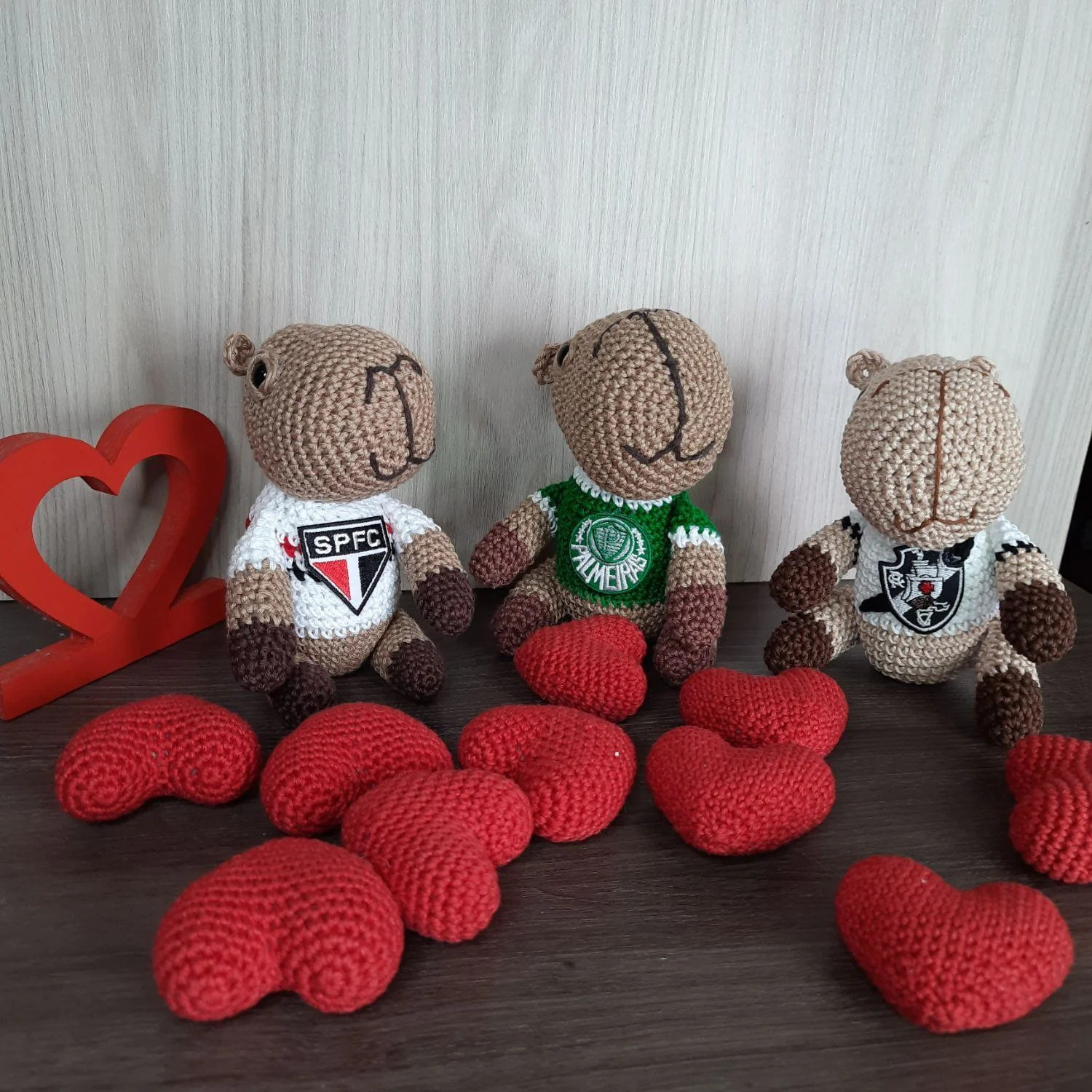 Capivara Torcedora em Amigurumi.