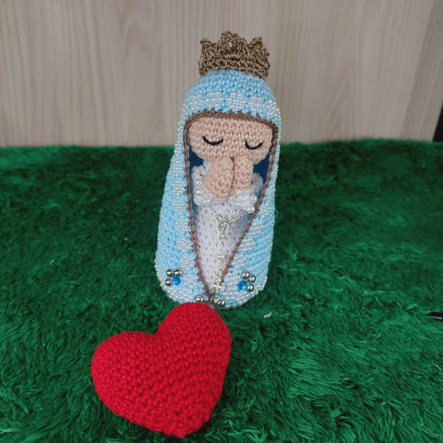 Santinha Manto Azul em Amigurumi.