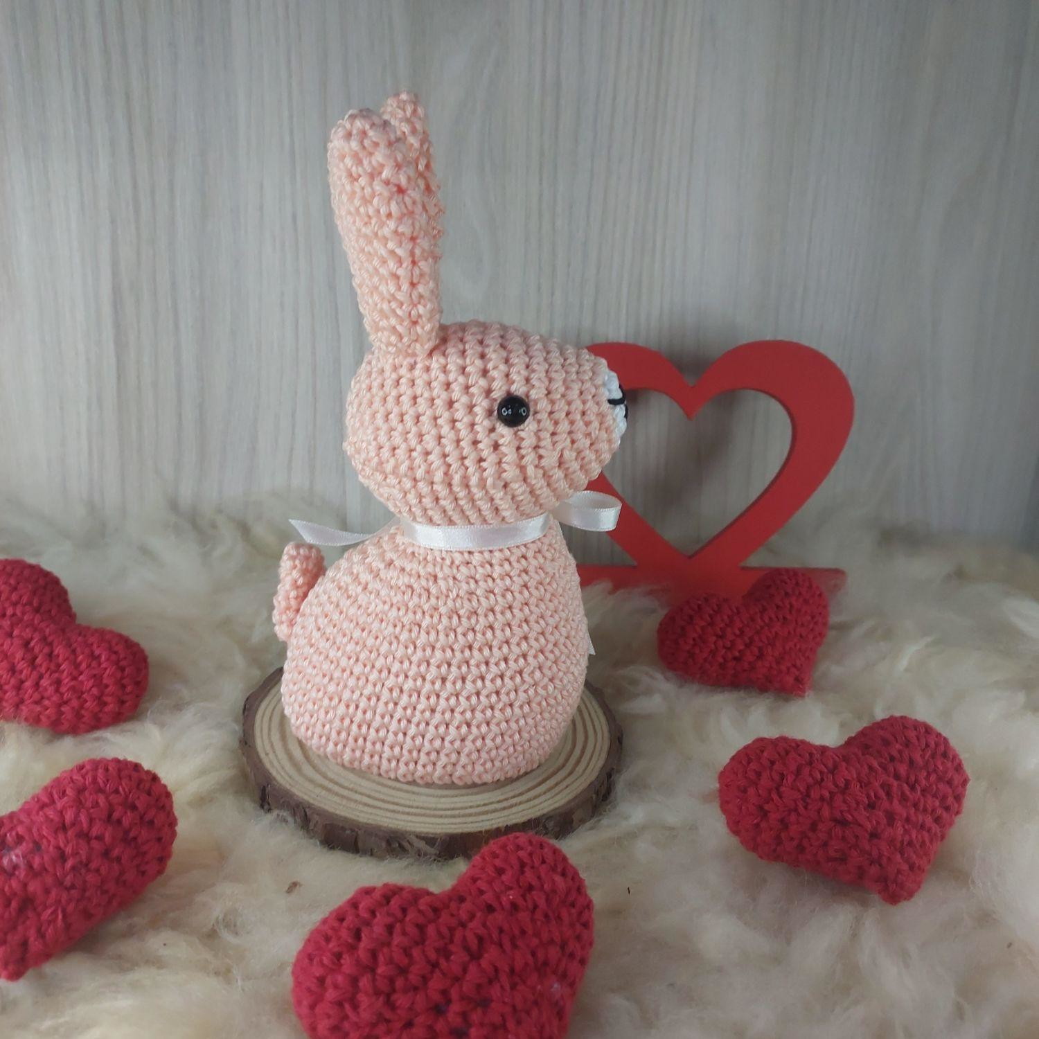 Coelhinho Sentado em Amigurumi. - Imagem 5