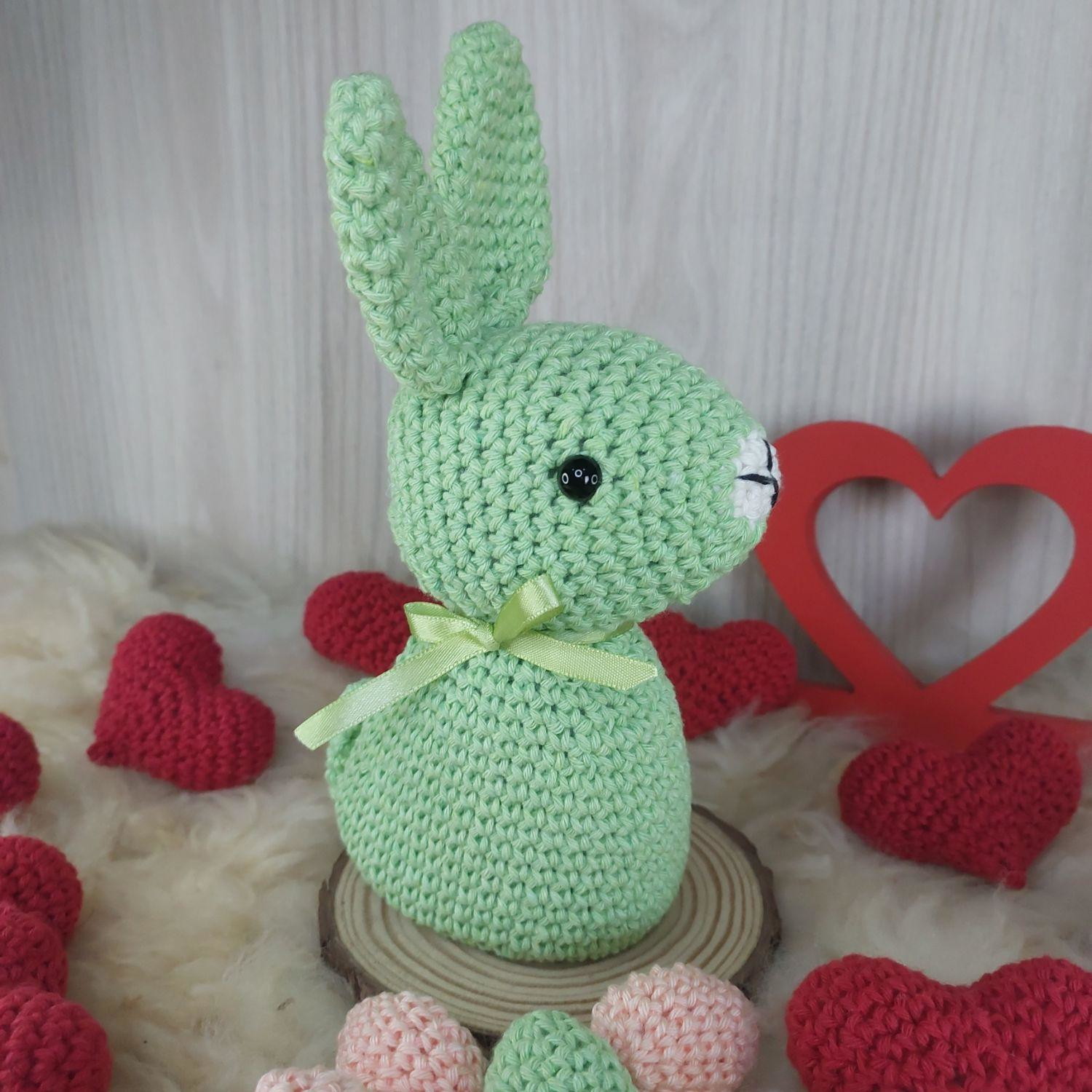 Coelhinho Sentado em Amigurumi. - Imagem 2