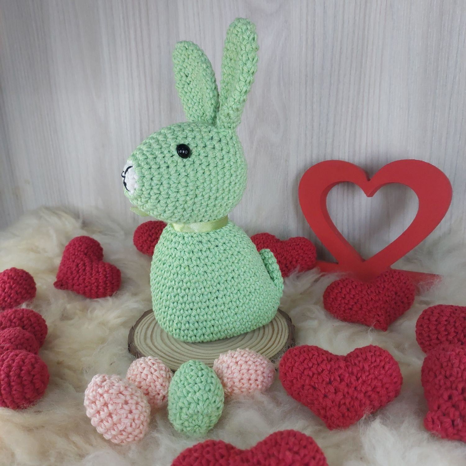 Coelhinho Sentado em Amigurumi. - Imagem 4