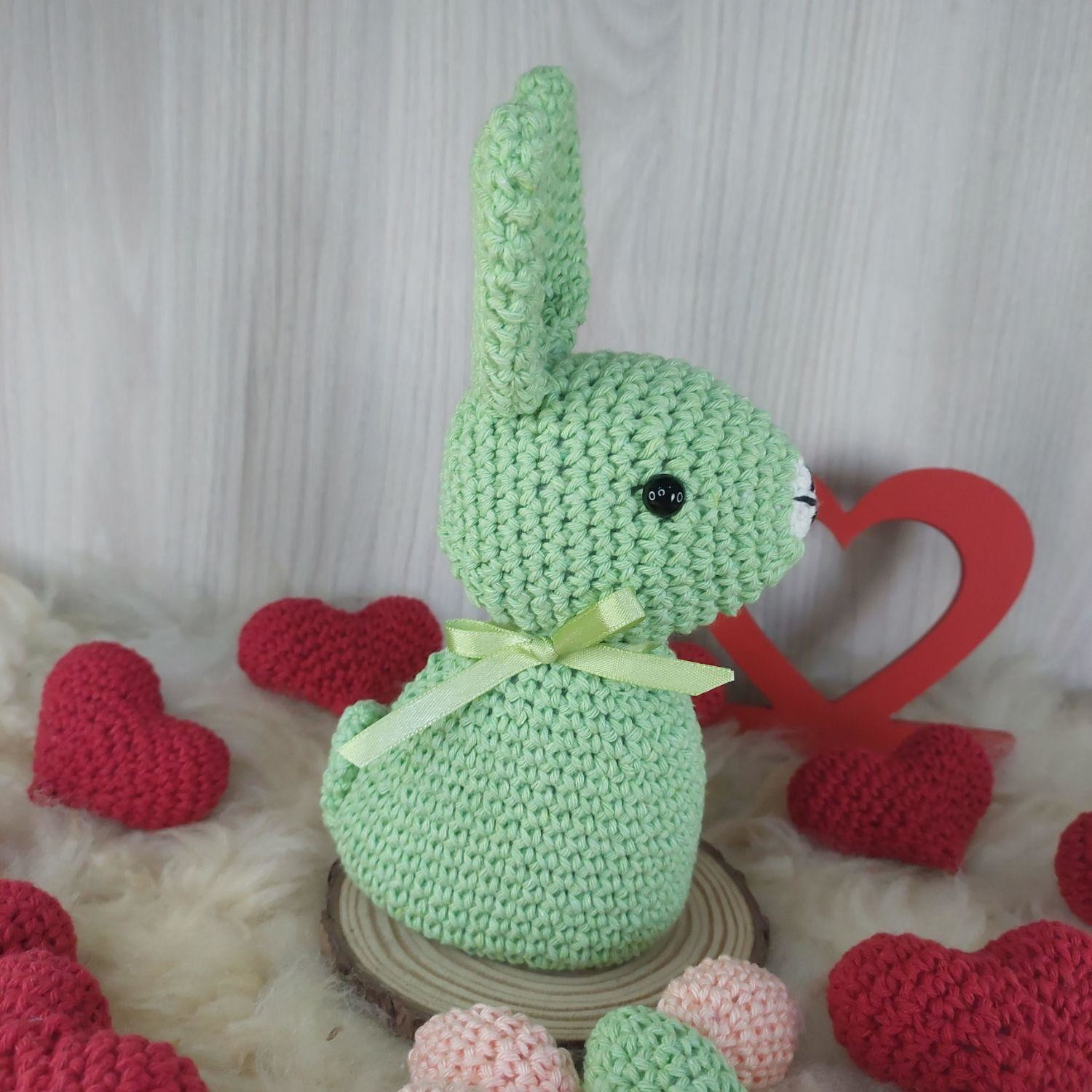 Coelhinho Sentado em Amigurumi. - Imagem 3