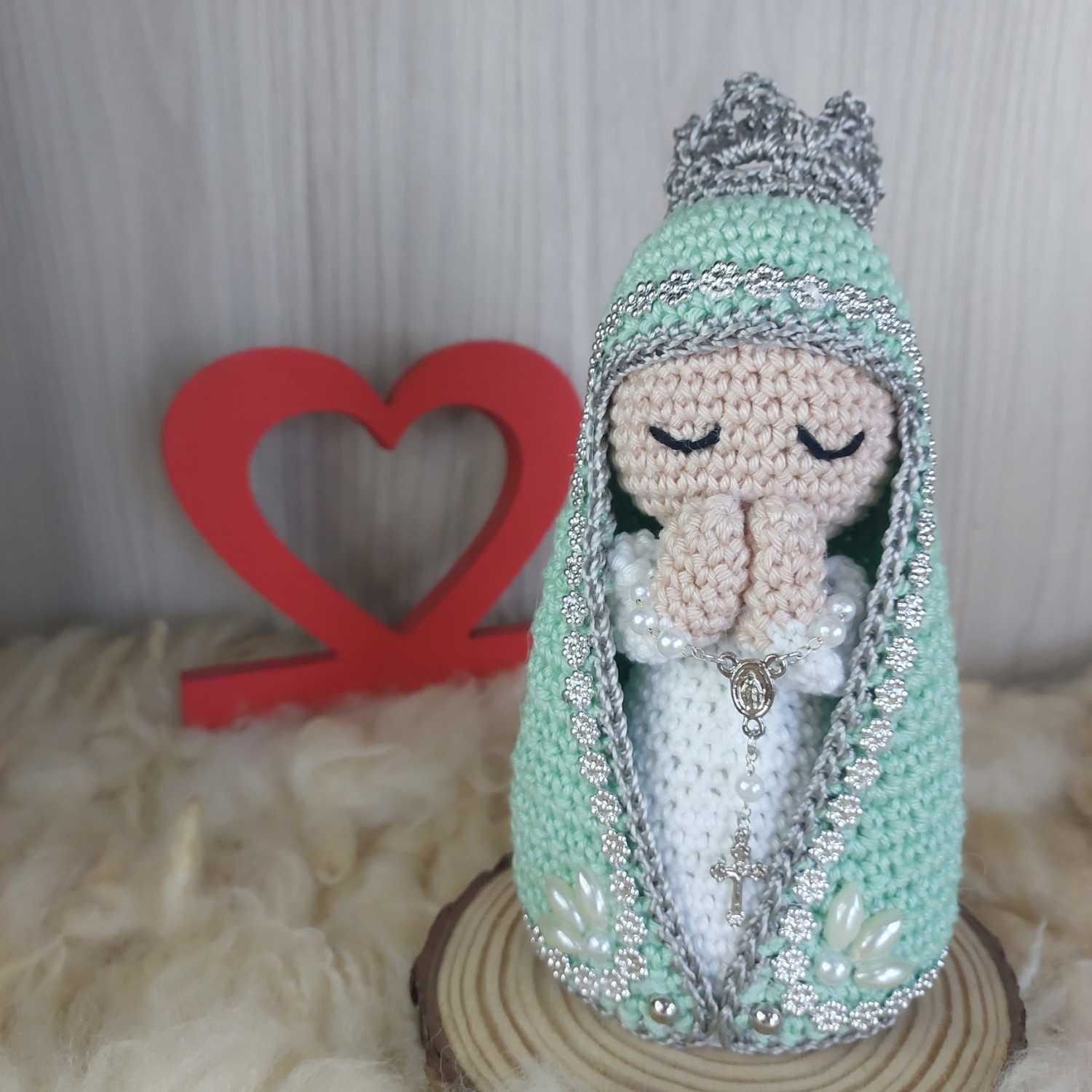 Santinha Manto Verde em Amigurumi. - Imagem 5