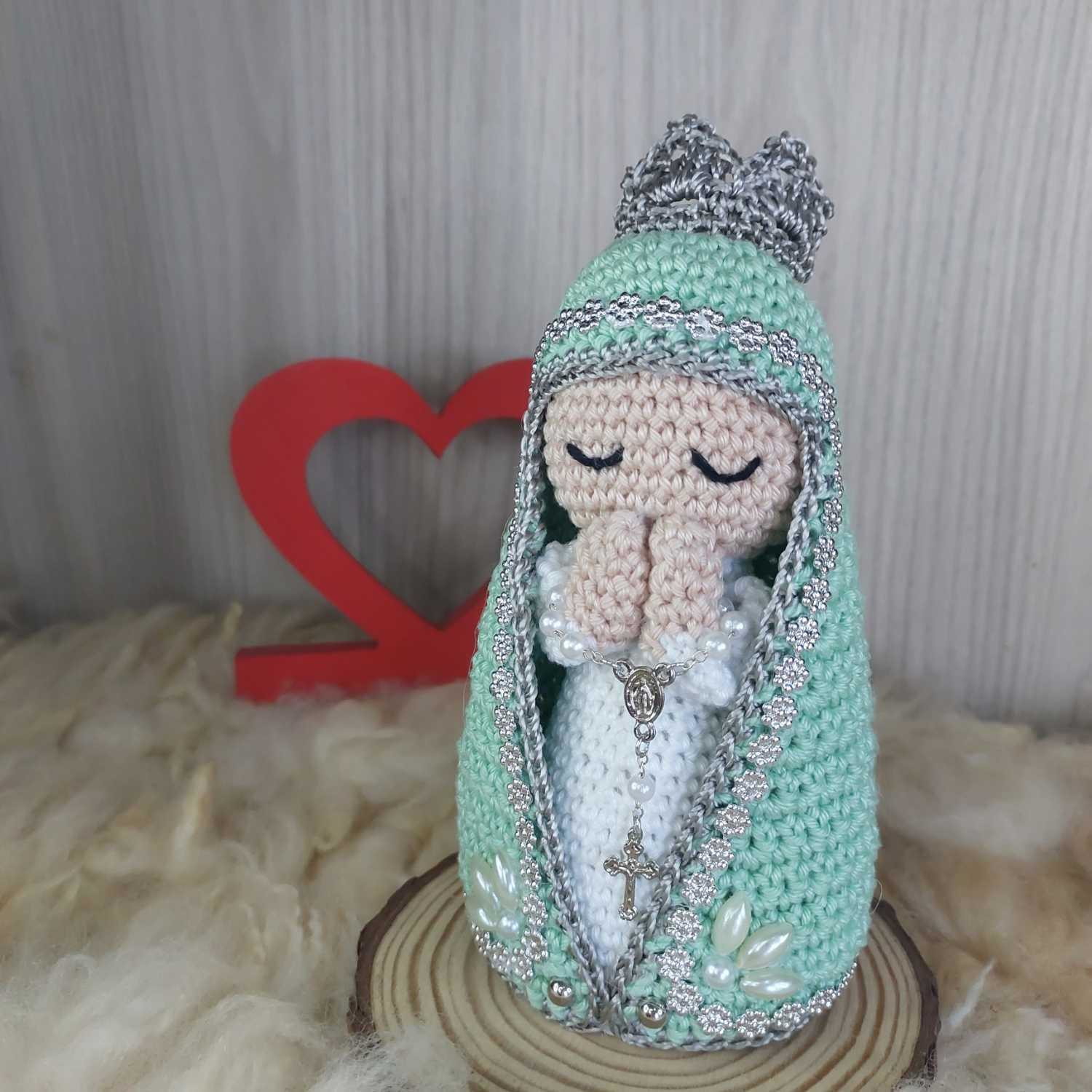 Santinha Manto Verde em Amigurumi. - Imagem 3