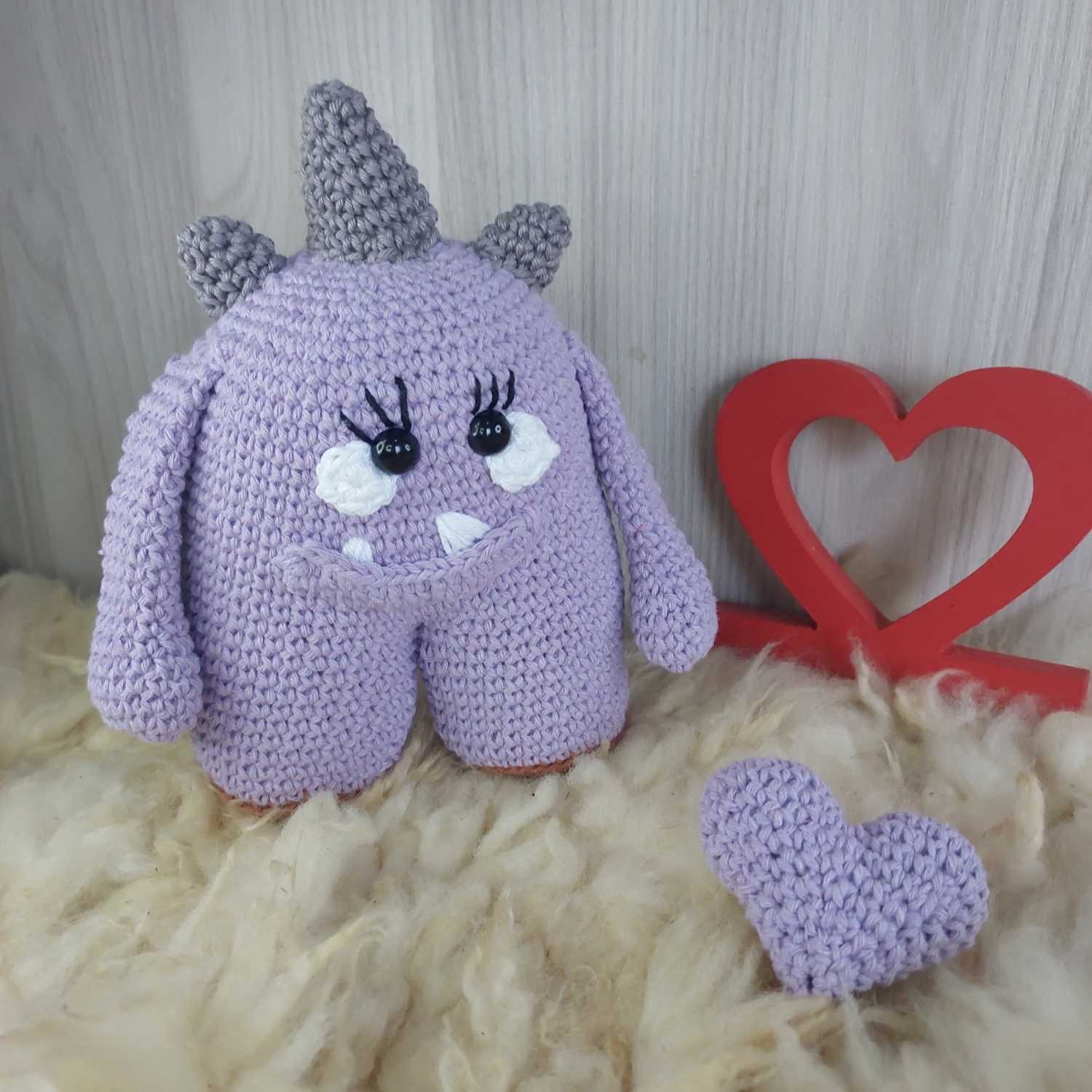 Monstrinho em Amigurumi.